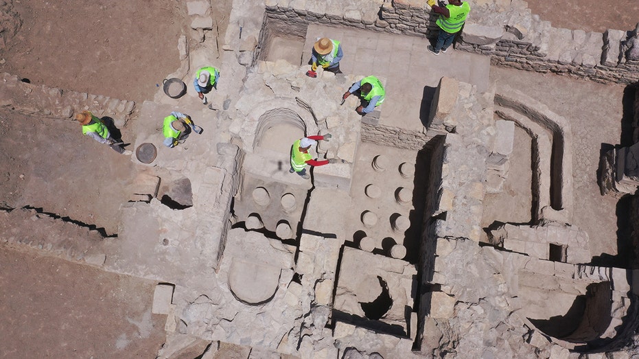 Luxurious 1,700-year-old Roman bathhouse unearthed by archaeologists after surprise discovery Education VIC