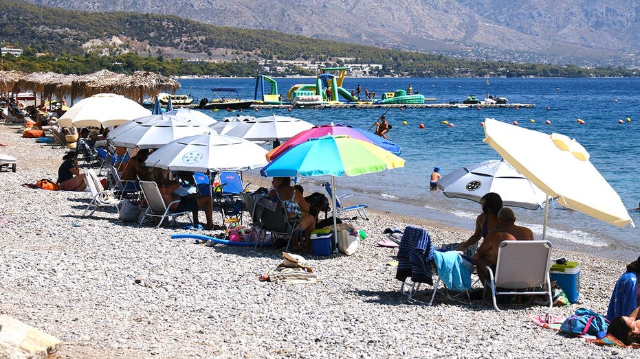 Popular tourist hot spot moves to strip beaches of sunbeds and umbrellas in tough new ban Education VIC